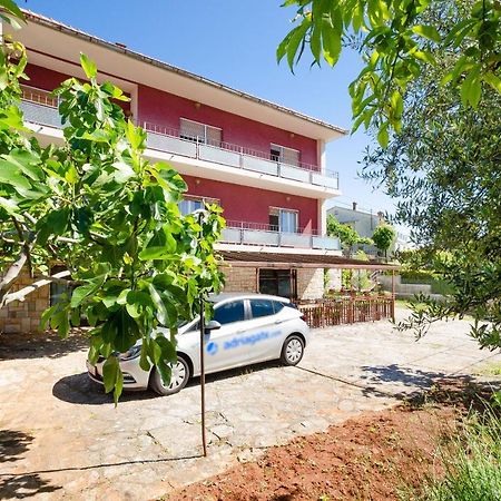 Apartments Mladen Jelica Ічичі Екстер'єр фото