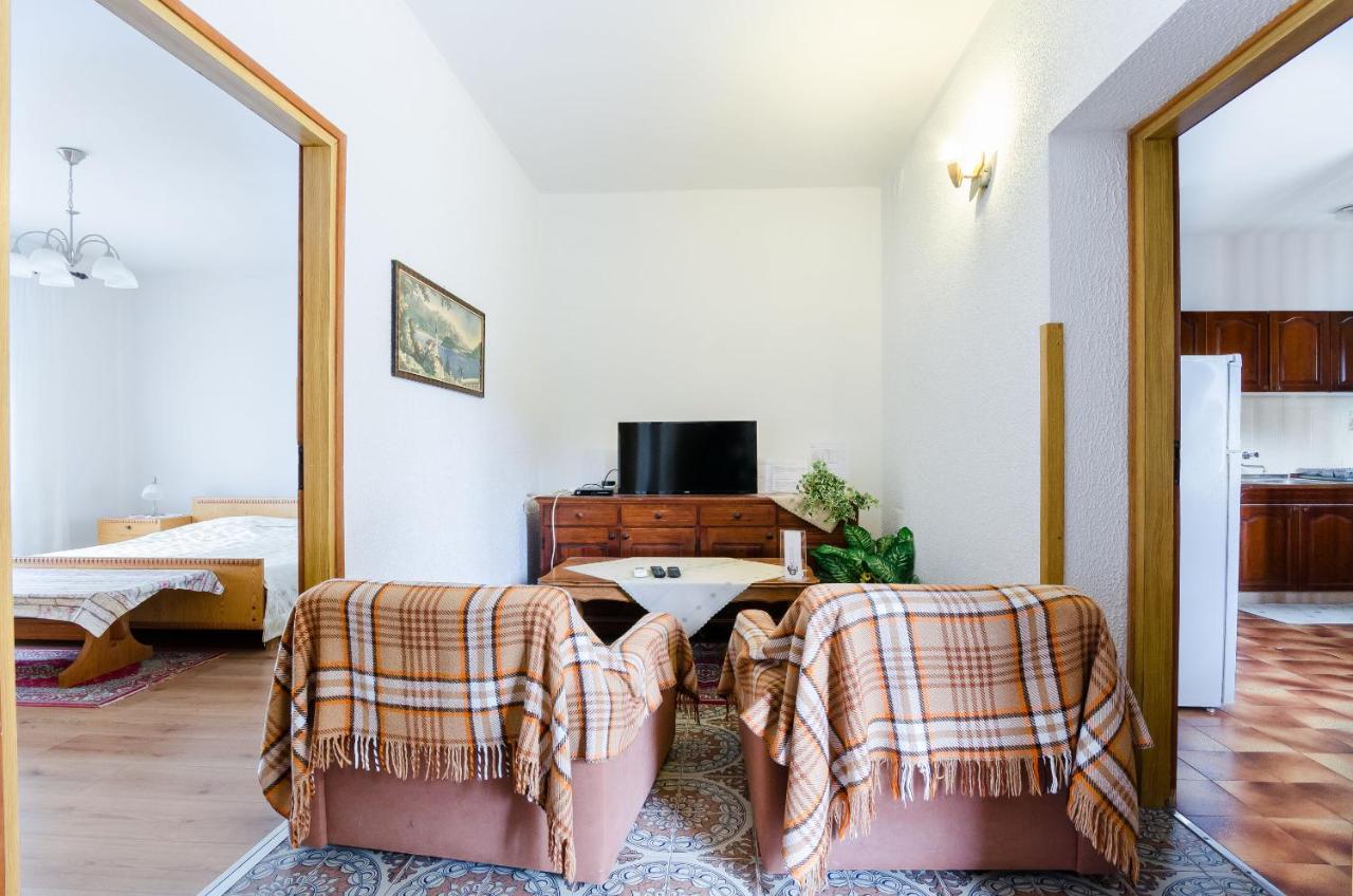 Apartments Mladen Jelica Ічичі Екстер'єр фото