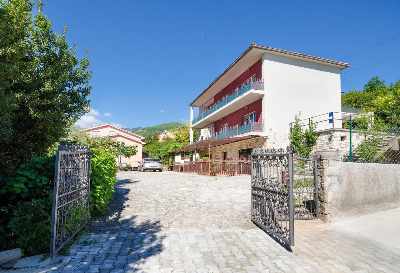 Apartments Mladen Jelica Ічичі Екстер'єр фото